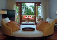 Constance Halaveli Resort